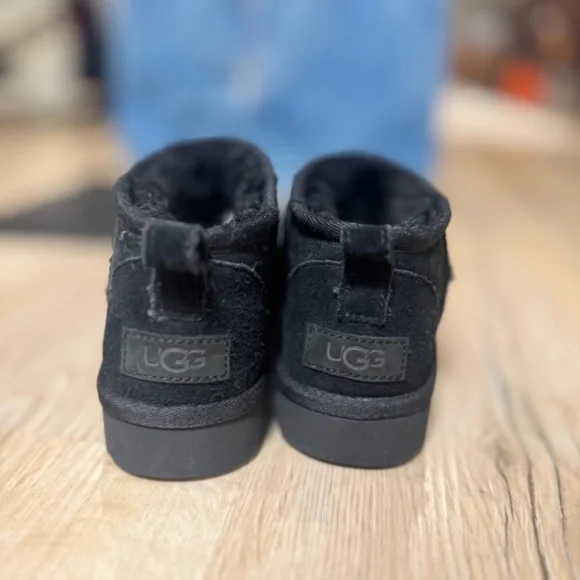 Ugg Ultra Mini Black size 5.5 - Picture 4 of 5